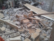  بالصور: طواقم البلدية تهدم أجزاءً من بيت عائلة "كريم" في حي الجبلية بيافا 